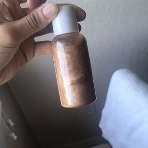 Body lava (body oil shimmer)